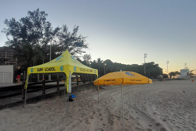 Aulas de surfe: no Arpoador, em Ipanema.