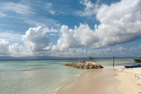 Panama City: San Blas Tropical Adventure – 3 Islands with Lunch at a Local Restaurant Tropical Adventure in Guna Yala: 3 Islands with Lunch at a Local Restaurant