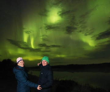 Desde Rovaniemi: Persecución de auroras boreales con barbacoa y fotos