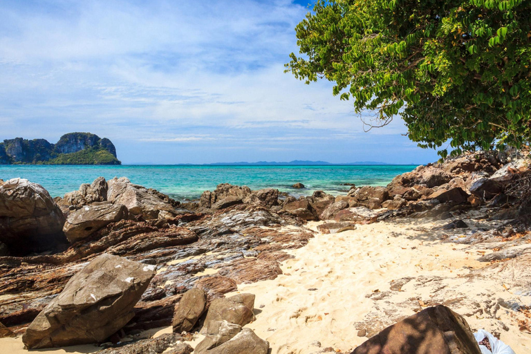 Ko Lanta: Dagsutflykt med snorkling till Phi Phi och Bamboo Islands