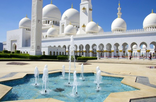 Visit Dubai to Abu Dhabi Full-Day Sightseen Excursion With Mosque in Abu Dhabi