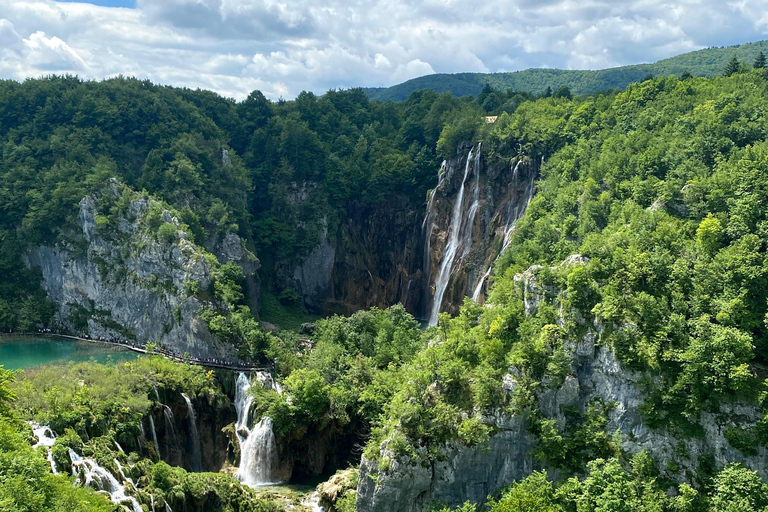 Privat tur från Split till Zagreb via PlitvicePrivat transfer från Split till Zagreb via Plitvice