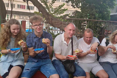 Mumbai: Best Steet Food Tour & Evening Market with a Local