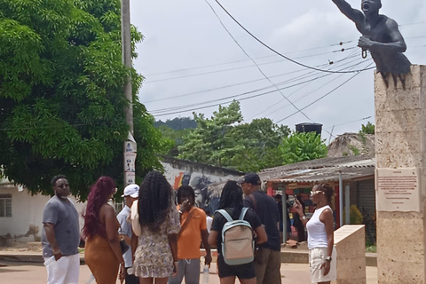 Cartagena: Tour de Palenque, show de dança, almoço, serviço de busca incluídoPasseio cultural em Palenque.