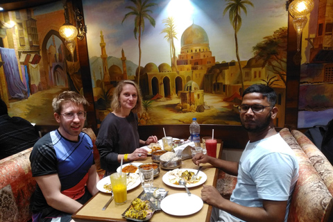 Mumbai erleben: Exklusive Tag/Nacht Tour mit feinem EssenEntdecke Mumbai: Private Tag- oder Nachttour ohne Essen