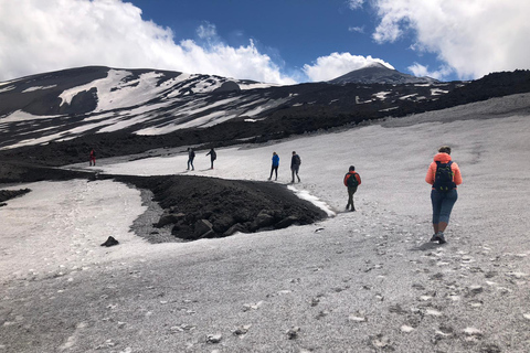 Från Catania: Etna Trekking 2000m med upphämtning