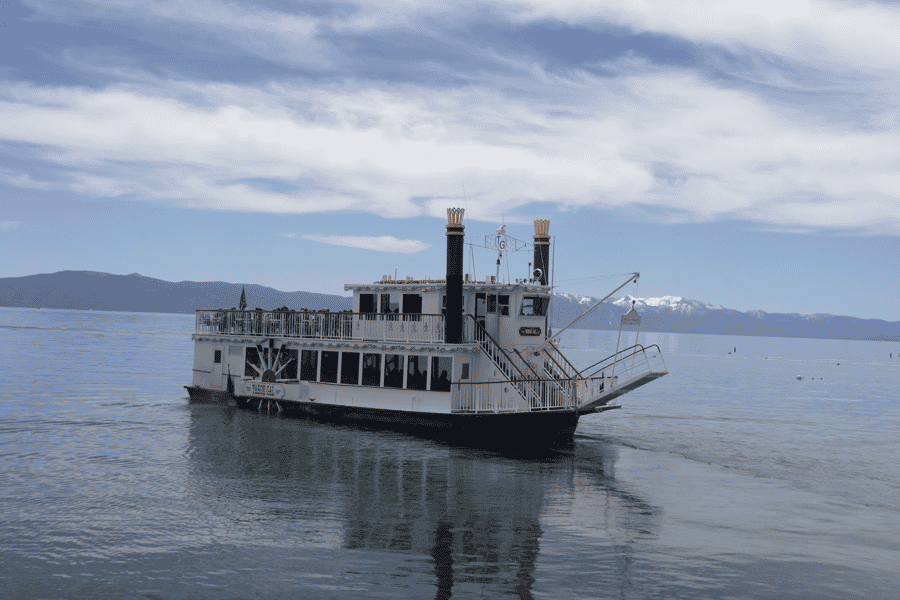 Lake Tahoe: Sightseeing-Bootstour am Morgen mit Brunch-Option. Foto: GetYourGuide Lake Tahoe: Sightseeing-Bootstour am Morgen mit Brunch-Option. Foto: GetYourGuide