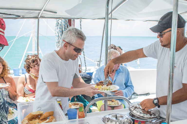 Crucero en catamarán a île aux Cerfs con observación de delfines y almuerzo