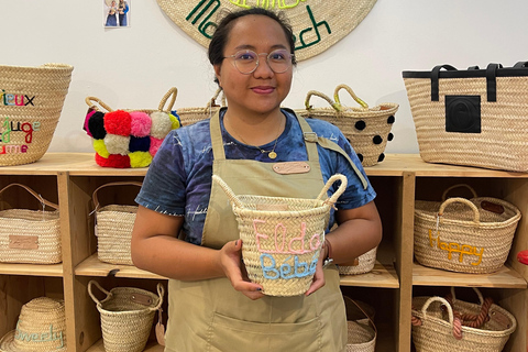 Atelier de broderie de panier à la médina de MarrakechChapeau pour enfant.