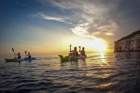 Pula : Kayak, plongée en apnée, saut de falaise avec combinaison de plongée