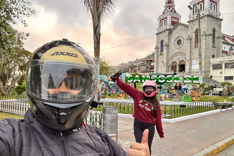 Quito: Private Motorcycle Passenger Tour with Local Guide Quito: Private Sightseeing Tour on a Passenger Motorcycle with a Local Guide