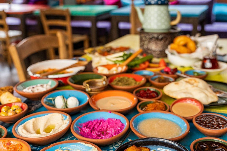Istanbul: Guided Food Walking Tour with Tastings