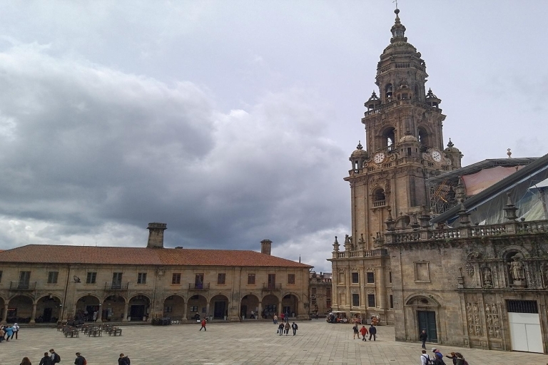 Prywatna wycieczka do Santiago de Compostela i jego katedryBiznesowy SUV - Hyundai Santa Fé