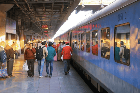From Delhi: Agra Day Trip by Train with Taj Mahal & Lunch 1st Class Train with Car, Guide, Entry Ticket & 5 Star Lunch