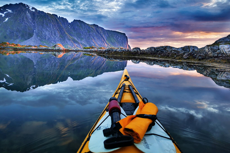 إيجوم: جولة جزر لوفوتن منتصف الليل صن كاياك