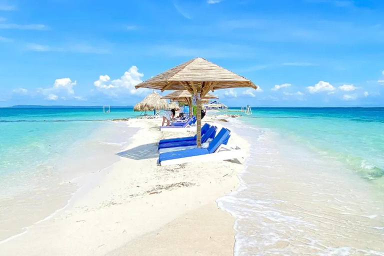 Coveñas: Spend a day on Isla Palma with a pool and beach in the archipelago!