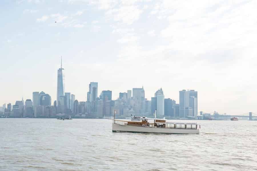 Manhattan: Statuen- und Skyline-Kreuzfahrt an Bord einer Luxusyacht. Foto: GetYourGuide