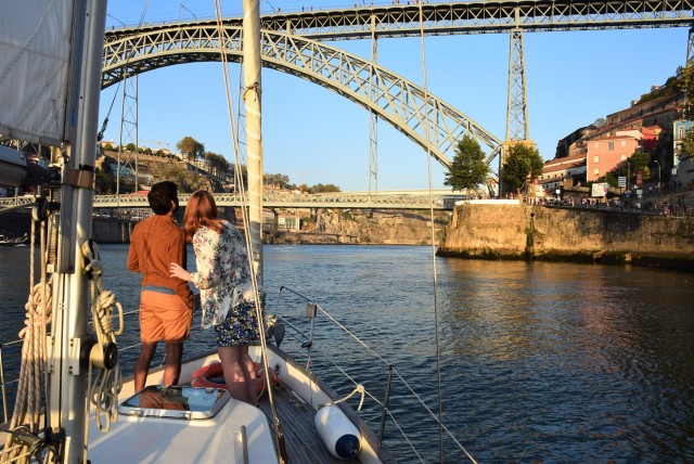 Visit Porto: Douro River Sailing Cruise with Local Guide & Drinks in Porto