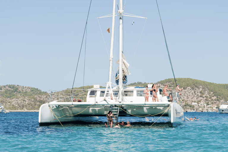 Ibiza: Formentera Yacht Cruise, Cooking Class, & Club Entry