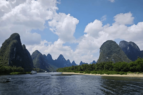 Guilin: Li River Cruise, Yangshuo & Xianggong Hill Day Tour