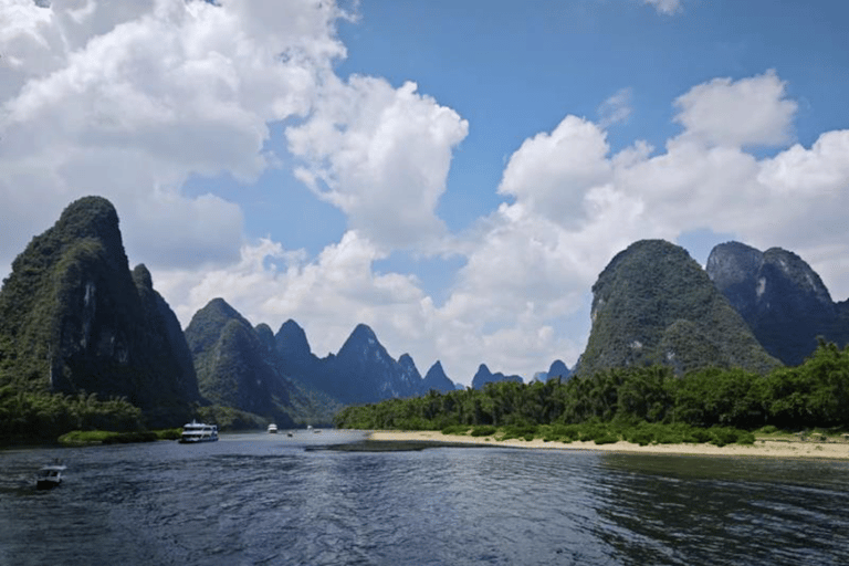 Guilin: Li River Cruise, Yangshuo & Xianggong Hill Day Tour