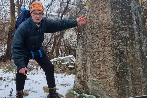 Stockholm: Vikingatida runstenar & gravfält i stadsmiljö