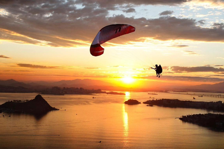Niterói: Tandem Paragliding Flight with Luciano Miranda – No prior training required. Niterói: Tandem Paragliding Flight with Luciano Miranda – No Training Required
