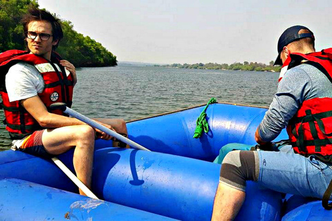 Upper Zambezi Raft Float (en anglais)