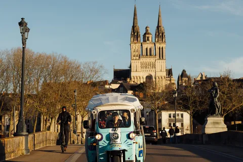 Angers: Ride in the Doutre in an electric Tuk Tuk