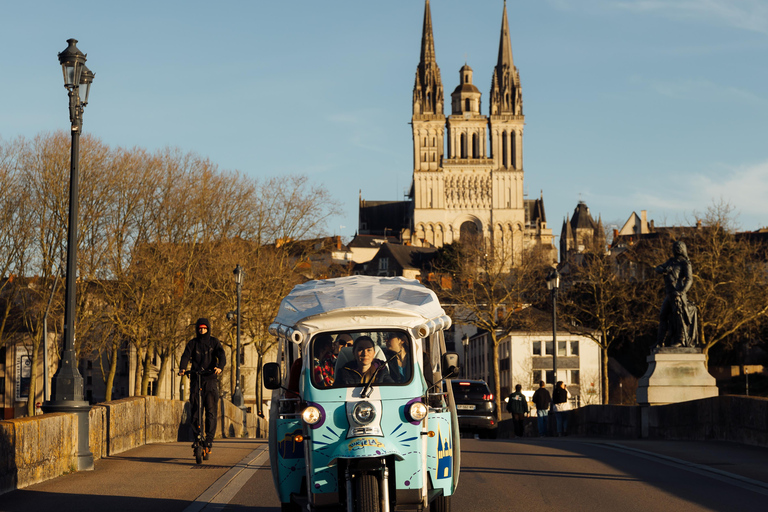 Angers: Fahrt in der Doutre mit einem elektrischen Tuk TukAngers: Fahrt mit einem elektrischen Tuk Tuk durch das Viertel Doutre