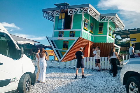 Guatapé Custom Tour, max 7 passengers Guatapé Custom Tour for up to 7 Passengers