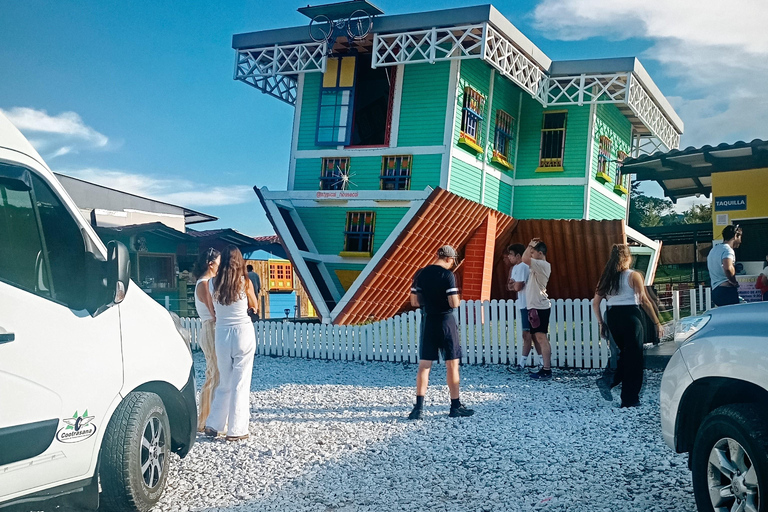 Guatapé Custom Tour, max 7 passengers Guatapé Custom Tour for up to 7 Passengers