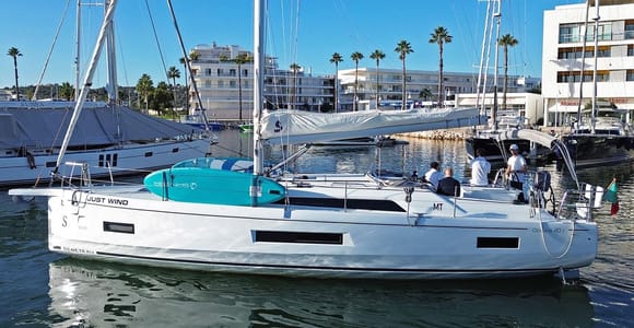 Lagos: Beneteau Oceanis 40.1 Private Sailing Experience