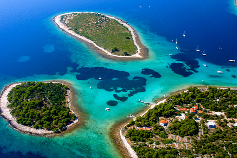 Split : Visite d&#039;une demi-journée du Lagon bleu, d&#039;une épave et de Trogir en bateauSplit : demi-journée de croisière au lagon bleu, visite de l&#039;épave et de Trogir