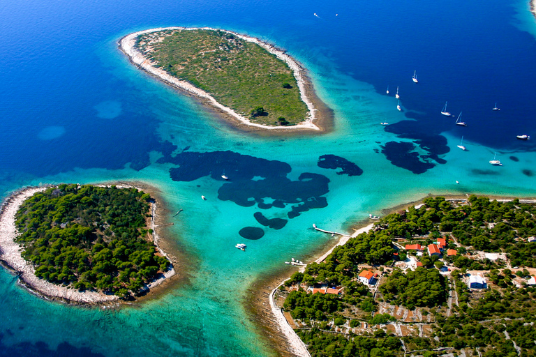 Split : Visite d&#039;une demi-journée du Lagon bleu, d&#039;une épave et de Trogir en bateauSplit : demi-journée de croisière au lagon bleu, visite de l&#039;épave et de Trogir