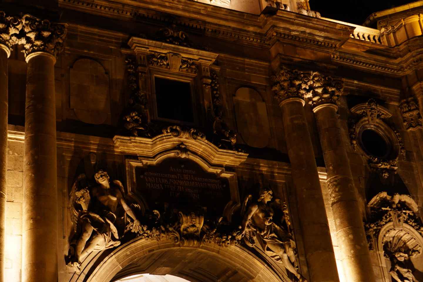 Увлекательная прогулка по следам преступлений в районе замка Буда