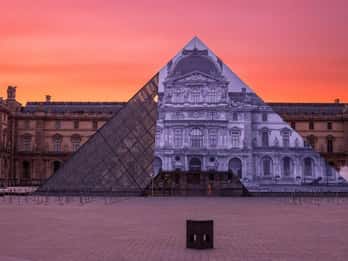 Paris: Louvre Museum Skip-the-Line Guided Tour with Artist