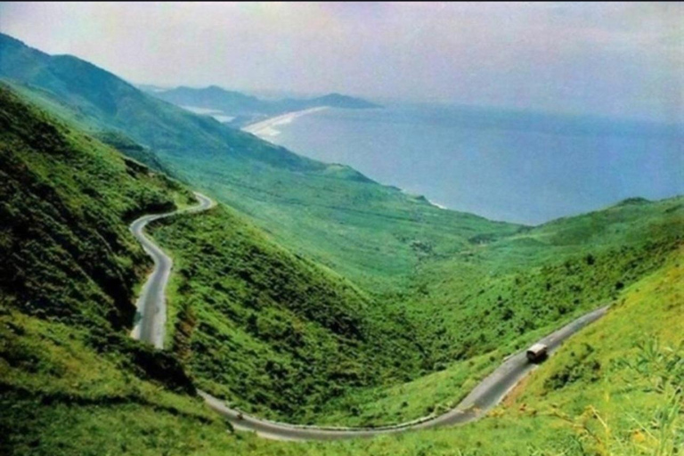 De Hue à Hoi An via le col de Hai Van et le pont d'or de la colline de BaNaVoiture privée de Hue à Da Nang