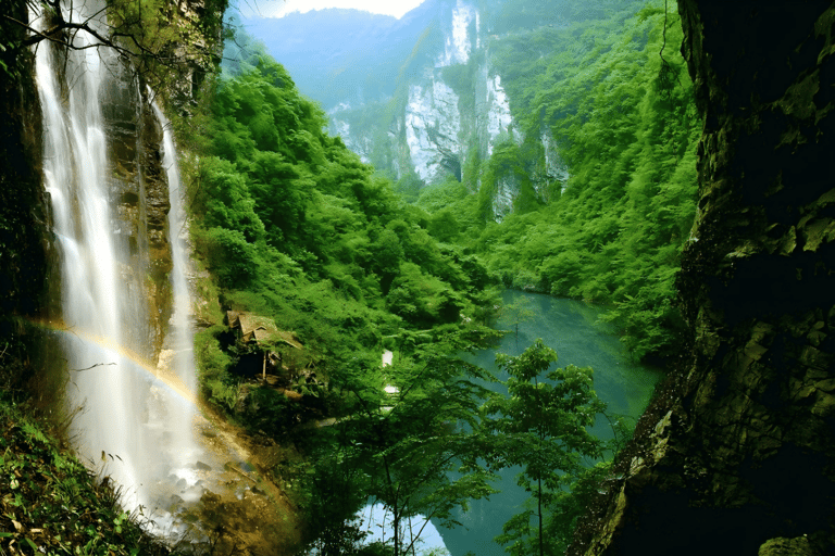 من تشانغجياجيه: جسر الزجاج ومغامرة ليلية في بلدة فورونغ