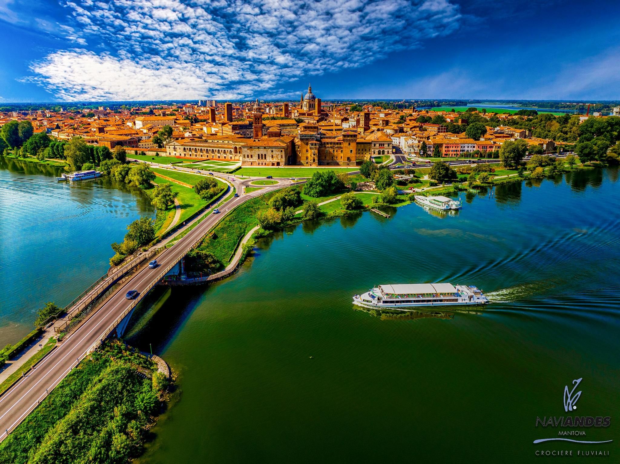 Mantua: Panorama-Stadtrundfahrt + geschützte Oase + Guide an Bord