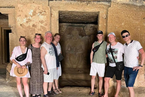 Mumbai: Kanheri Caves, Pagoda & Gorai Beach Tour
