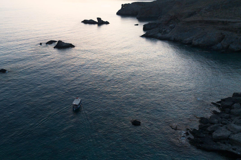 Sfakia: Barracuda fishing at sunset with a professional fisherman Sfakia: Sunset barracuda fishing with a professional fisherman