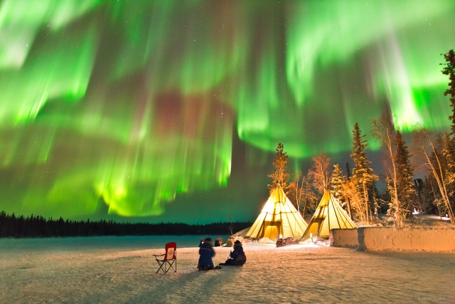 Visit Aurora Hunt+Barbeque+Photos in Lapland