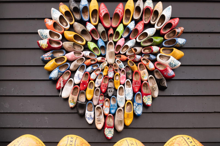 Amsterdam: Tour di un giorno dei mulini a vento di Giethoorn e Zaanse SchansAmsterdam: tour di un giorno ai mulini a vento di Giethoorn e Zaanse Schans