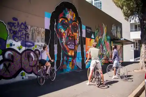 Cape Town: City Centre and Woodstock Bicycle Tour