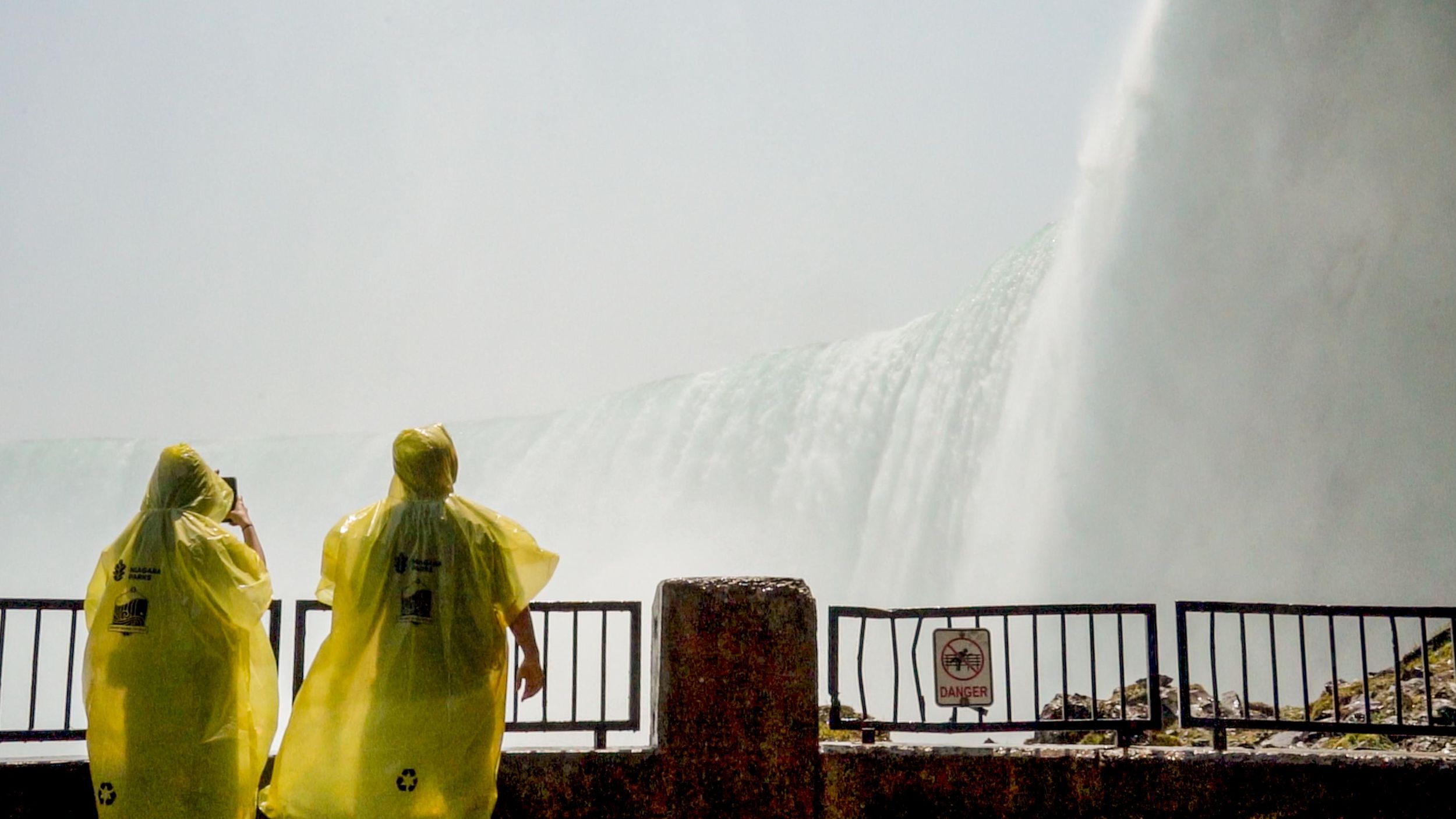Niagarafälle: Tag- und Nachttour mit Bootsfahrt und Abendessen