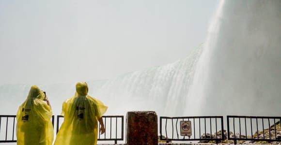 Ab Toronto: Frühaufsteher-Tour zu den Niagarafällen mit Journey & Skylon