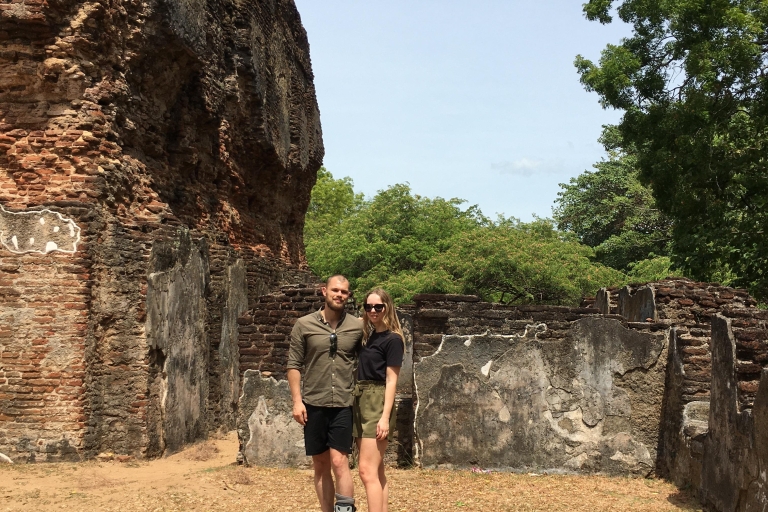 Polonnaruwa Sight Seeing Tour und Minneriya Elefanten Safari