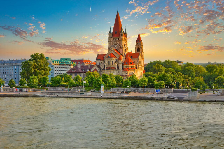 Vienna: 2-Hour Danube Panorama Tour Vienna: Danube Panorama Tour + Strudel