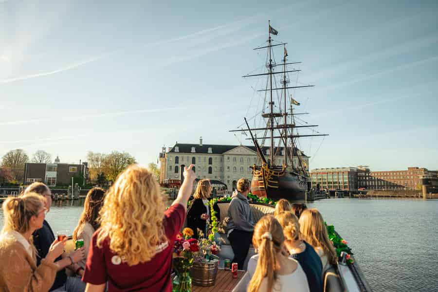 Amsterdam: Deutsche Original-Grachtenfahrt + Getränkeoption. Foto: GetYourGuide